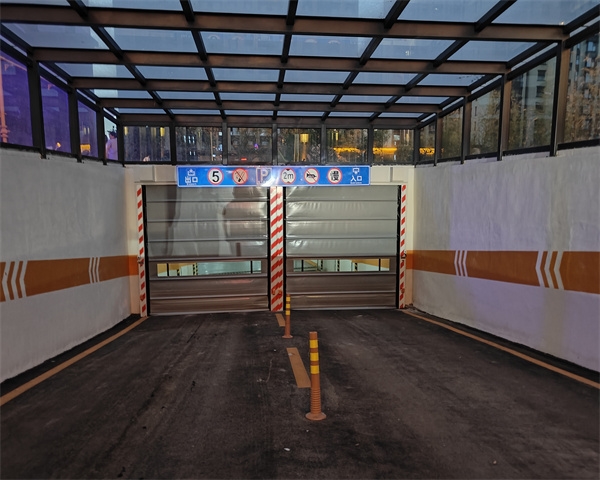 地庫車牌識(shí)別快速堆積門