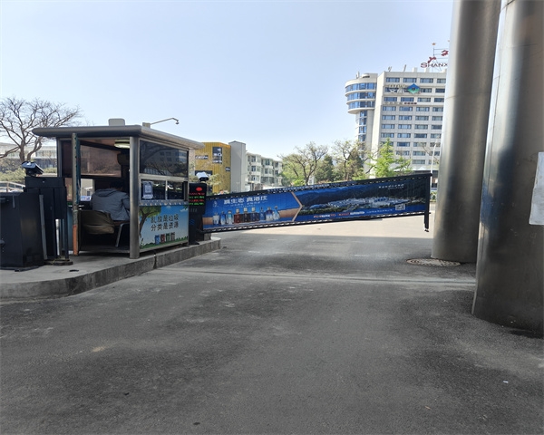 太原小區(qū)三進(jìn)三出純?cè)茻o人值守停車場(chǎng)改造